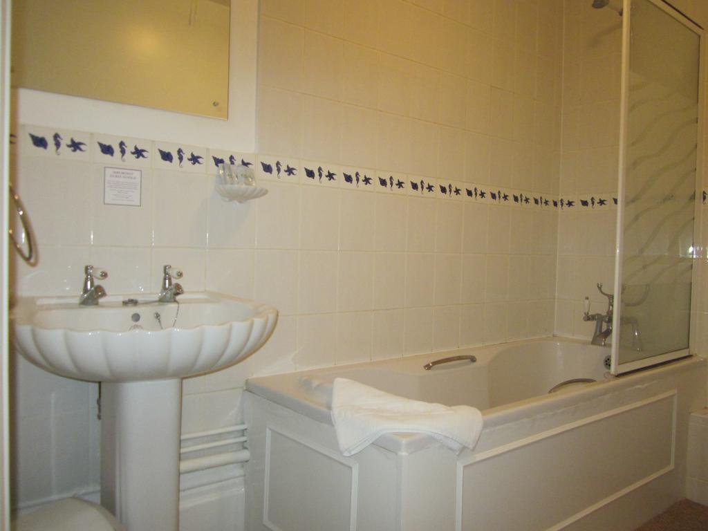 The Highcliffe Hotel Кливдон Номер фото
